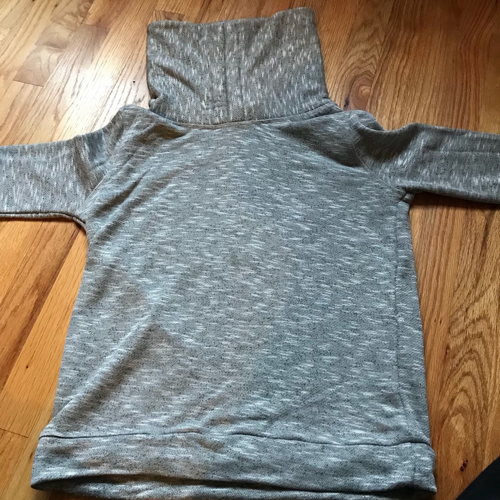 Forever 21 Heathered Gray Athletic LongSleeved Top